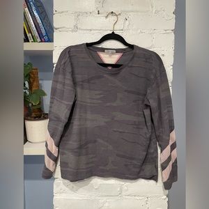 Lisa  Todd  Hot Mesh Long-sleeve Cotton‎ T-shirt In Camo Size Medium